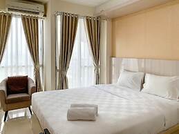 Modern Look And Comfy Studio Tifolia Apartment