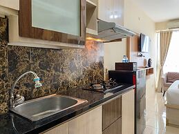 Modern Look And Comfy Studio Tifolia Apartment