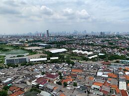 Modern Look And Comfy Studio Tifolia Apartment