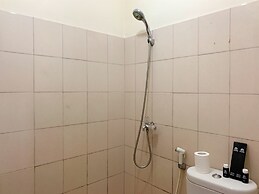 Modern Look And Comfy Studio Tifolia Apartment