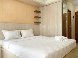 Modern Look And Comfy Studio Tifolia Apartment