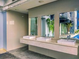 Modern Look And Comfortable Studio Evenciio Margonda Apartment