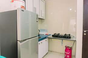 Modern Look And Homey 2Br At Great Western Resort Apartment