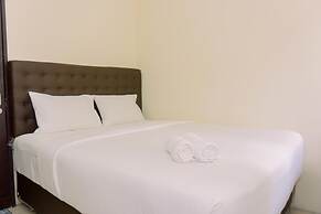 Modern Look And Homey 2Br At Great Western Resort Apartment