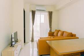 Modern Look And Homey 2Br At Great Western Resort Apartment