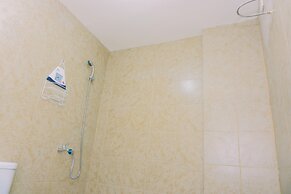 Modern Look And Homey 2Br At Great Western Resort Apartment