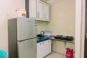 Modern Look And Homey 2Br At Great Western Resort Apartment