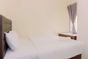 Modern Look And Homey 2Br At Great Western Resort Apartment