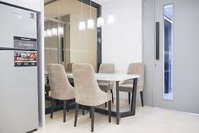 Elegant 2Br Apartment With Private Lift At The Kencana Residence