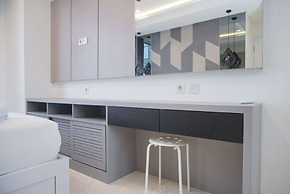 Elegant 2Br Apartment With Private Lift At The Kencana Residence