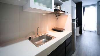 Cozy Living Studio At Bale Hinggil Apartment