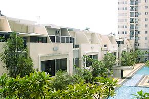 Warm And Homey Studio Room At Maple Park Sunter Apartment