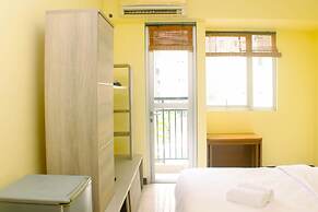 Warm And Homey Studio Room At Maple Park Sunter Apartment