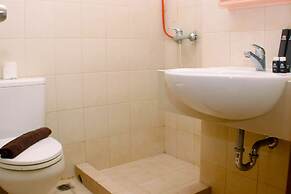 Warm And Homey Studio Room At Maple Park Sunter Apartment