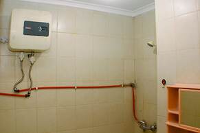 Warm And Homey Studio Room At Maple Park Sunter Apartment