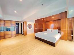 Modern Studio Room Apartment At Tamansari La Grande