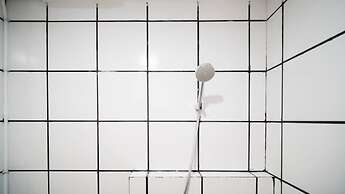 New And Modern Studio At The City Square Apartment