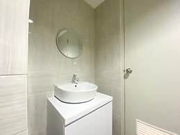 Homey And Elegant Studio Vasanta Innopark Apartment