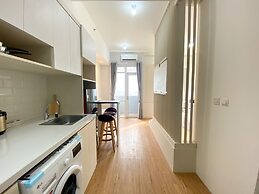 Homey And Elegant Studio Vasanta Innopark Apartment