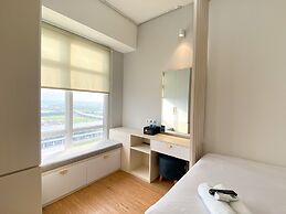 Homey And Elegant Studio Vasanta Innopark Apartment