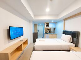 Homey And Comfortable Studio At De Prima Apartment