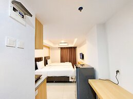 Homey And Comfortable Studio At De Prima Apartment