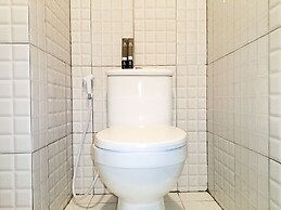 Homey And Comfortable Studio At De Prima Apartment