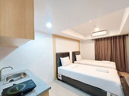 Homey And Comfortable Studio At De Prima Apartment