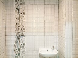 Homey And Comfortable Studio At De Prima Apartment