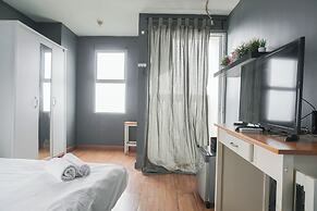 Nice And Warm Studio At Belmont Residence Puri Apartment