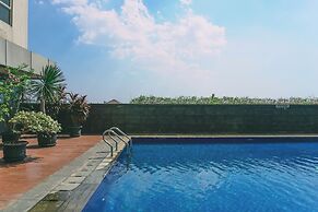 Nice And Warm Studio At Belmont Residence Puri Apartment