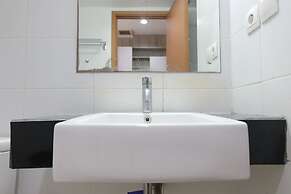 Modern Designed And Strategic Studio Room At Beverly Dago Apartment