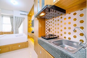 Cozy And Homey Studio Room Transpark Cibubur Apartment
