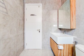 Fancy And Nice 2Br At Lloyd Alam Sutera Apartment