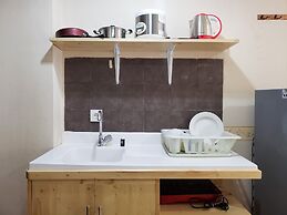 Nice And Elegant Studio At Belmont Residence Puri Apartment