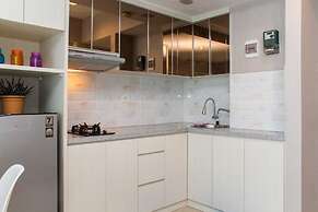 Comfort And Best Deal Studio At Grand Kamala Lagoon Apartment