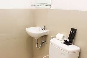 Elegant Studio At Azalea Suites Apartment