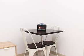 Elegant Studio At Azalea Suites Apartment