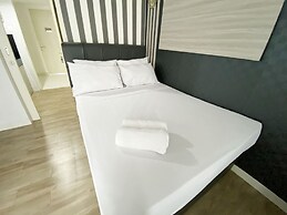 Homey And Cozy Living Studio Amartha View Apartment