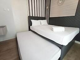 Homey And Cozy Living Studio Amartha View Apartment