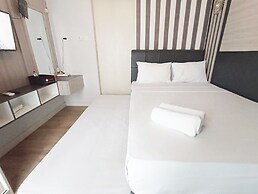 Homey And Cozy Living Studio Amartha View Apartment