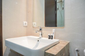Strategic And Comfy Studio Menteng Park Apartment