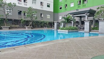 Homey And Comfort 2Br Green Pramuka City Apartment