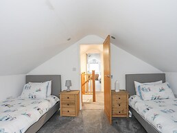 Clydfan, No 1 Trearddur Road