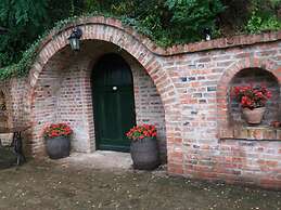 Bogdan - Countryside With hot tub - R2