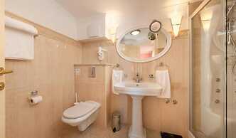 Beachfront Luxury Condos - R10-302