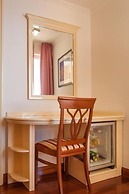 Beachfront Luxury Condos - R10-302