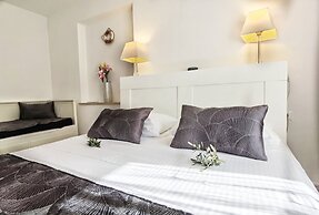 Boutique Rooms - With Pool - 3 - R103