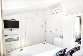 Boutique Rooms - With Pool - 8 - R302