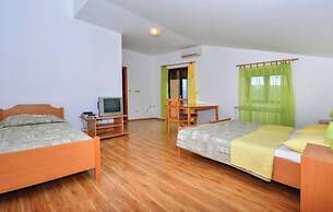 Marija - Rooms With Pool - R2
